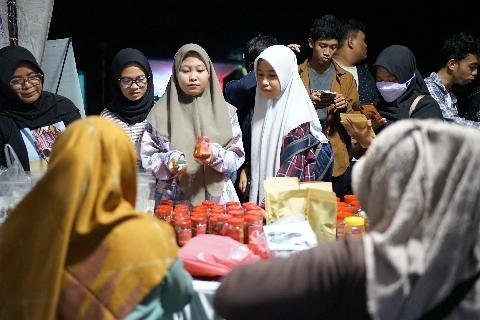 Pameran Bahari Promosikan Produk Hasil Kelautan Desa Lambangan dan Uwedikan