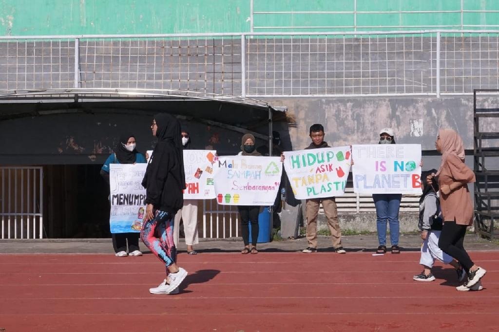 Penyadartahuan Sampah Sekali Pakai Lewat Aksi Silent Campaign
