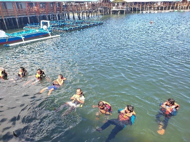 Praktek penyelamatan di laut, sebagai salah satu mitigasi dan edukasi untuk nelayan